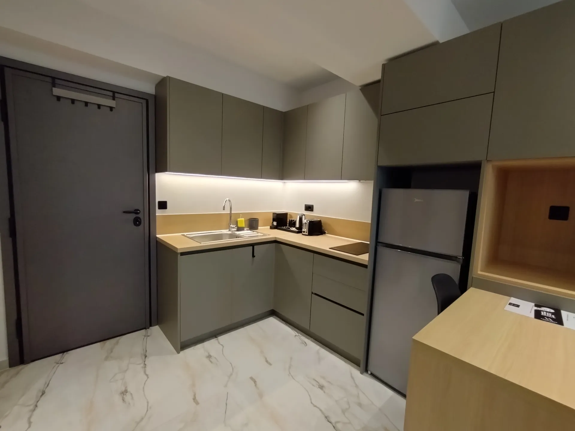 Tiara Holidays - Vardaris Apartments - Deluxe Apartment - kitchen